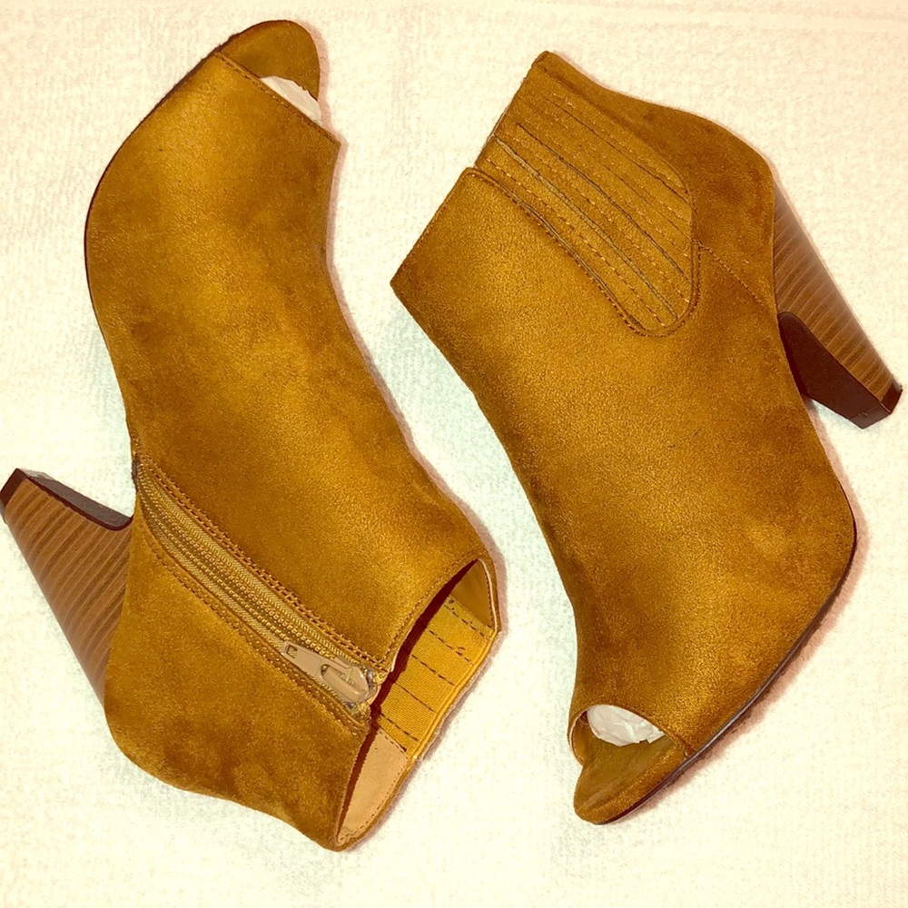 Rue21 Tan Booties